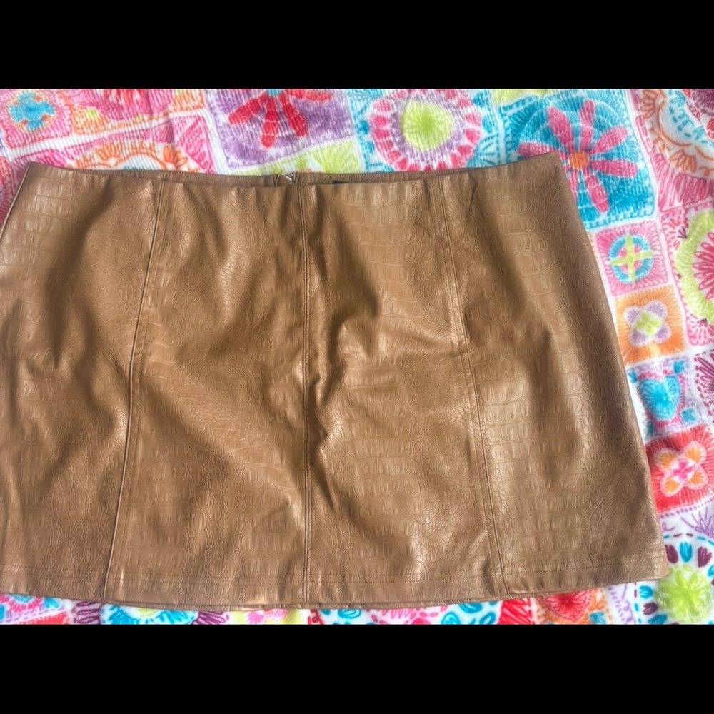 Versona mini Skirt size 2XL Tan Leather Skirt